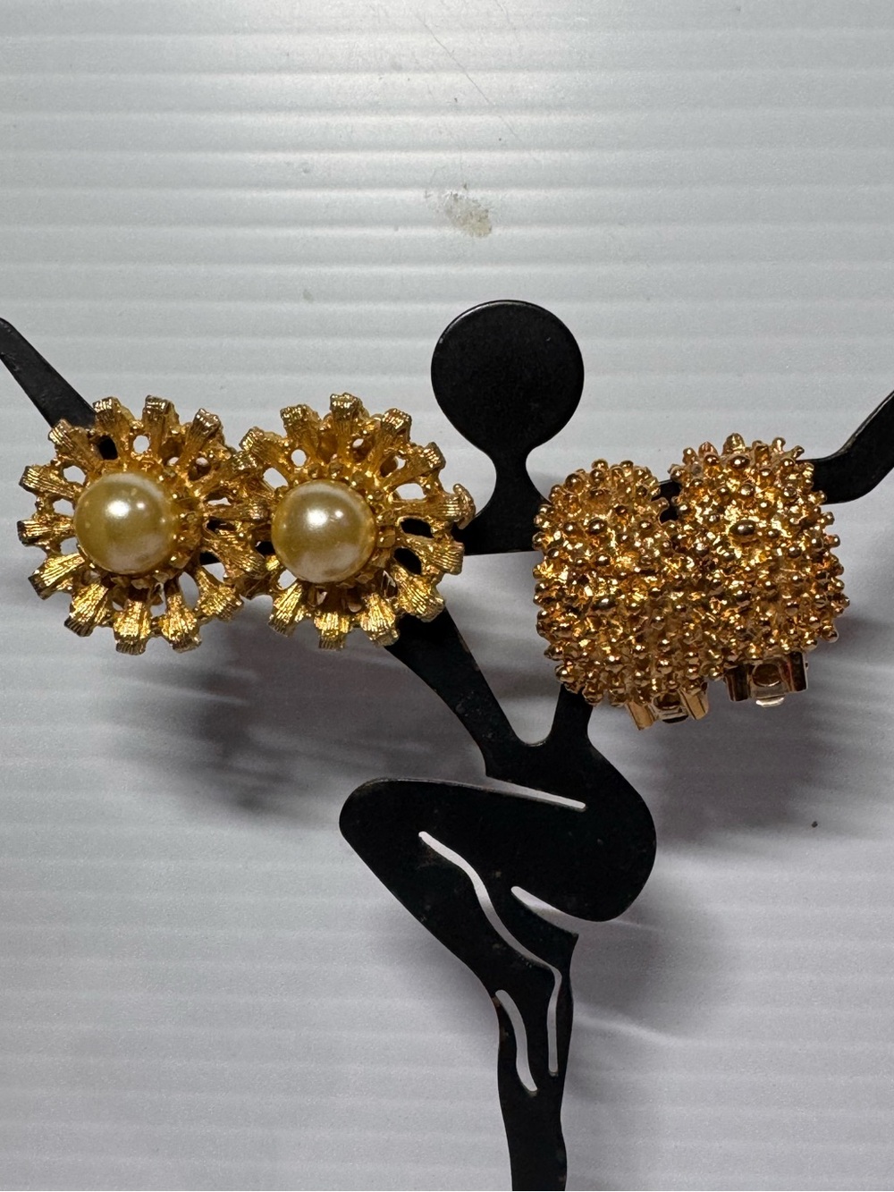 Gold Floral Pearl Clip-On Earrings Sarah Coventry Textured Huggie Clip ons